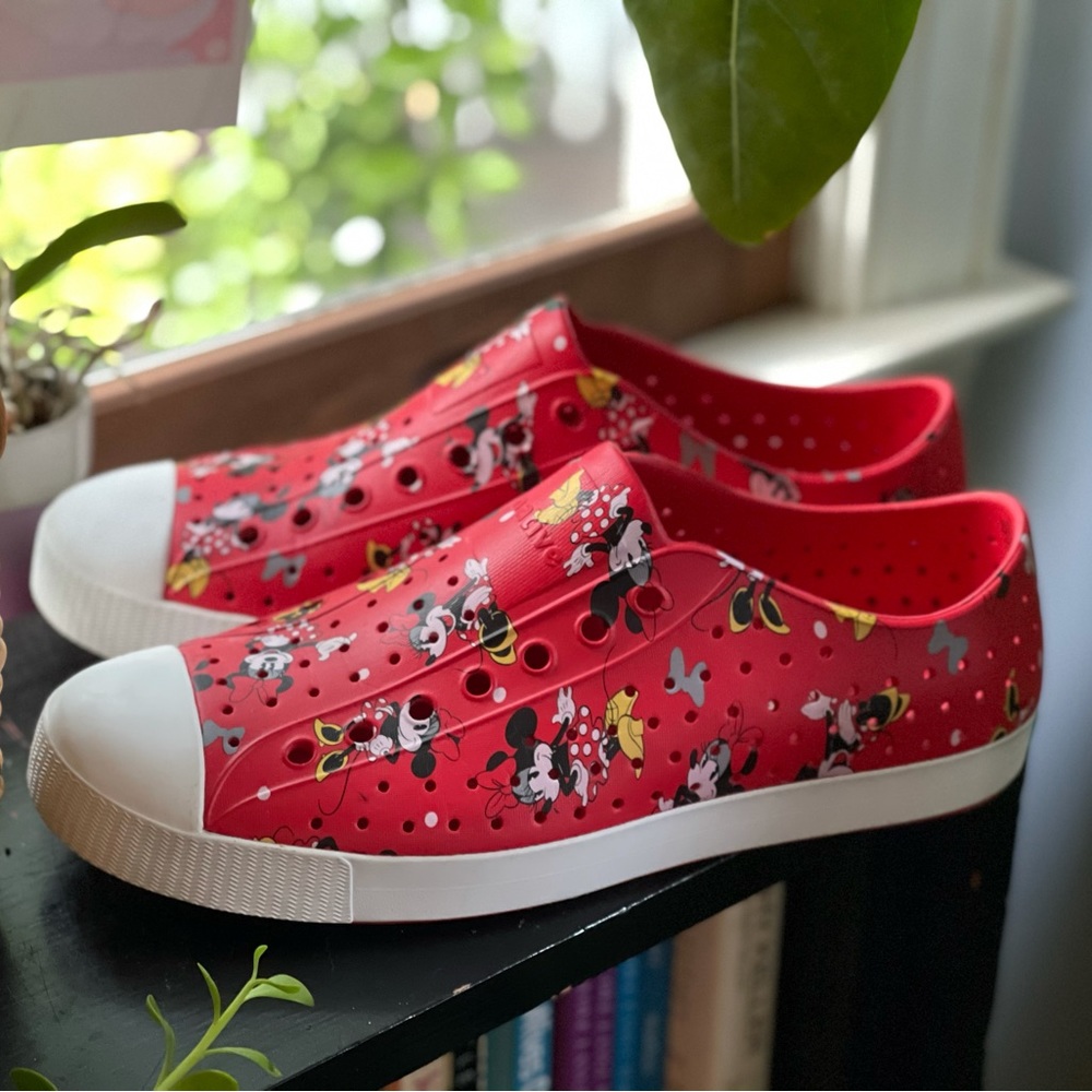 Red Disney parks x Native Men’s Size 10